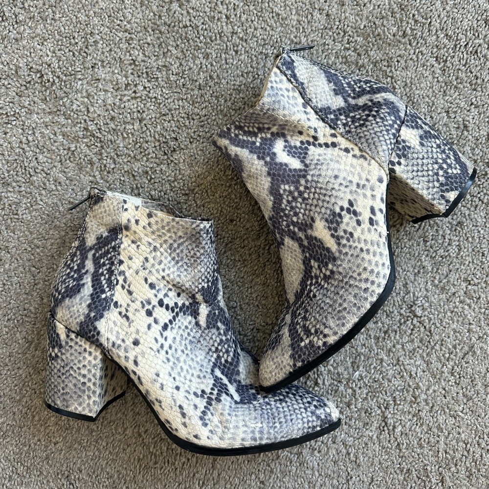 Snakeskin (fake) Steve Madden ankle boots